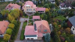 585 м², дом, с участком 16,5 сотки