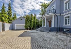 700 м², дом, с участком 20 соток