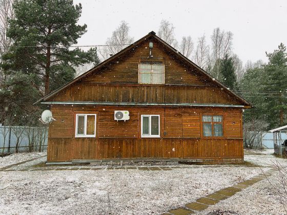 Продажа дома, 100 м², с участком 9 соток
