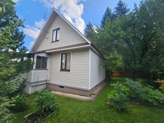 Продажа дома, 70 м², с участком 8 соток