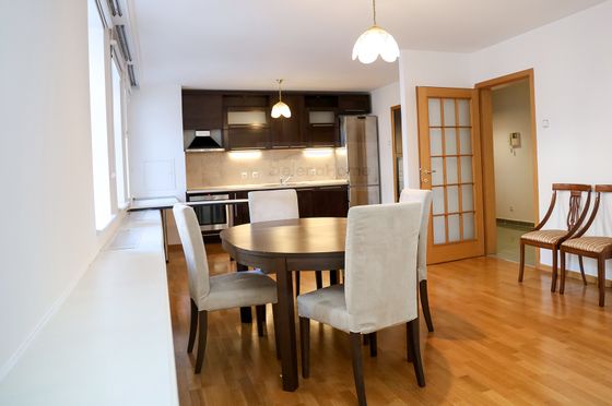 Аренда 4-комнатной квартиры 125 м², 3/6 этаж