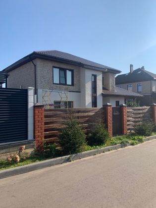 Продажа дома, 220 м², с участком 7 соток