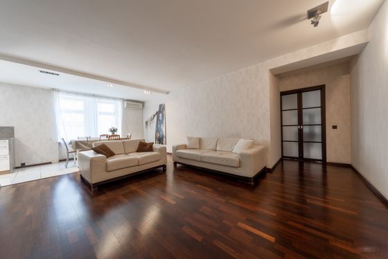 Продажа 2-комнатной квартиры 102 м², 2/8 этаж