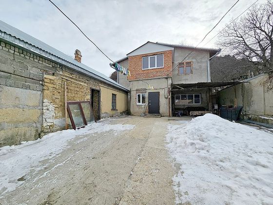 Продажа 3-комнатной квартиры 197 м², 2/2 этаж