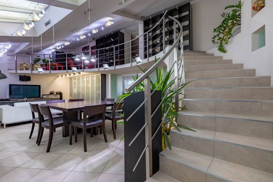 Продажа 4-комнатной квартиры 212 м², 8/8 этаж