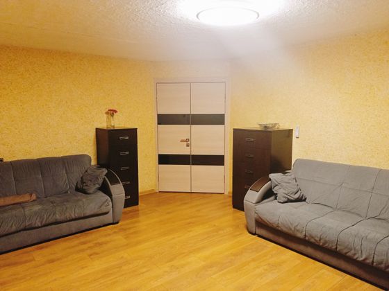 Продажа 2-комнатной квартиры 75 м², 1/9 этаж