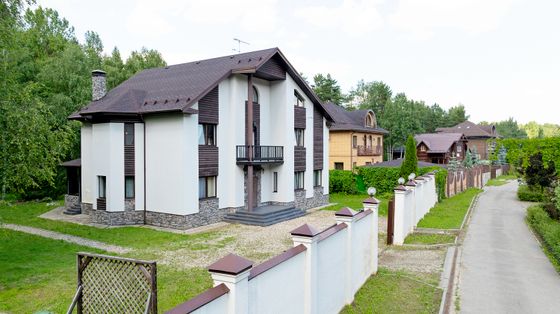 Продажа дома, 380 м², с участком 20 соток