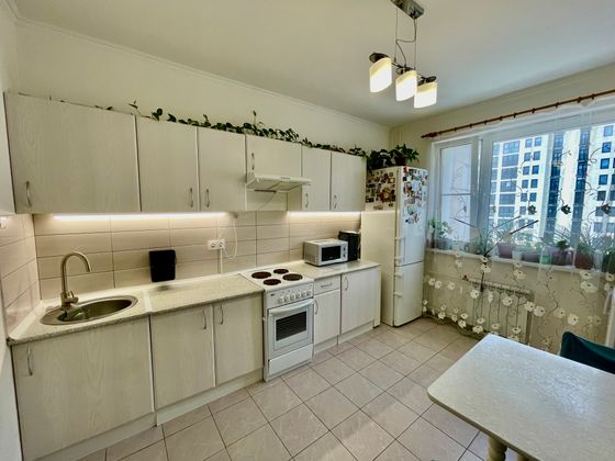 Продажа 3-комнатной квартиры 75,9 м², 14/15 этаж