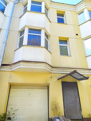 Продажа многокомнатной квартиры 175,2 м², 2/3 этаж