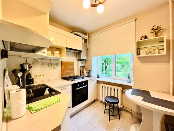 Продажа 3-комнатной квартиры 55 м², 1/5 этаж