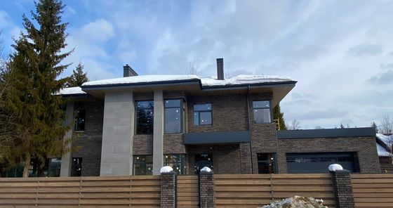 Продажа дома, 367 м², с участком 12 соток