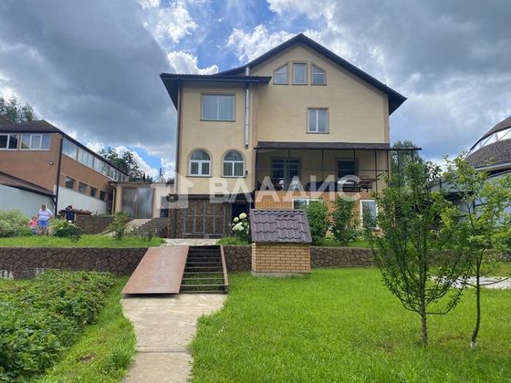 Продажа дома, 350 м², с участком 13,2 сотки