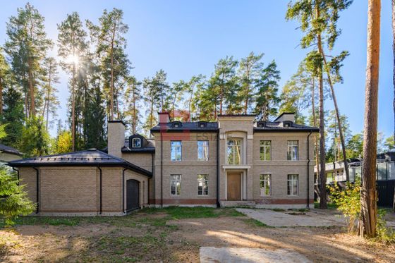 Продажа дома, 850 м², с участком 33 сотки