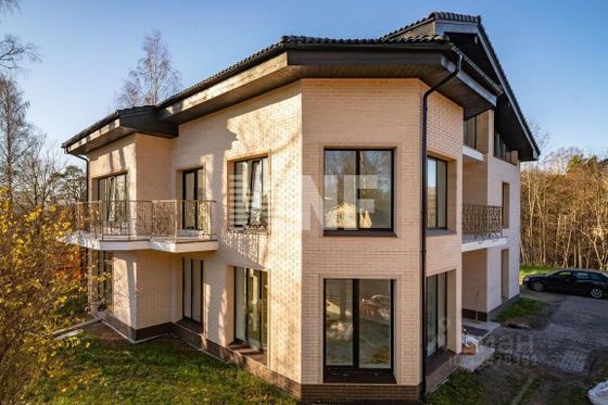 Продажа дома, 386 м², с участком 11 соток