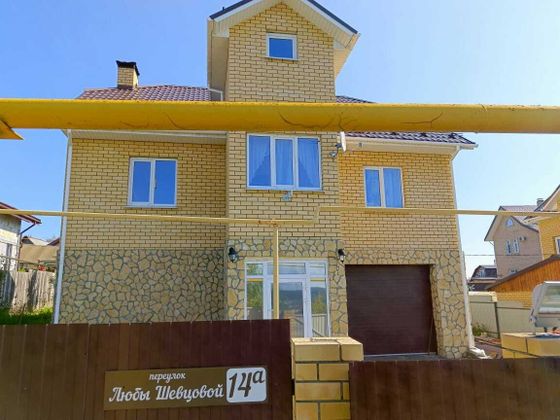 Продажа дома, 235 м², с участком 6 соток