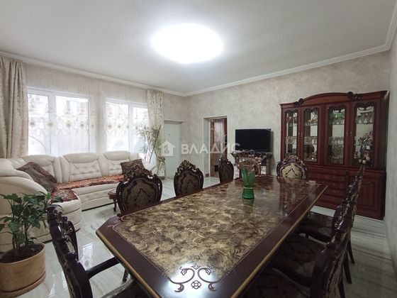 Продажа дома, 180 м², с участком 8 соток