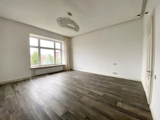 Продажа 3-комнатной квартиры 180 м², 2/4 этаж