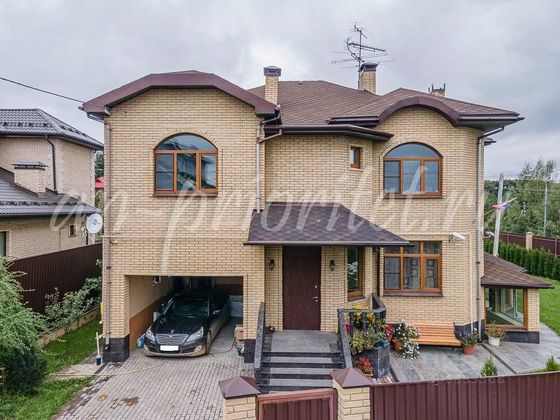 Продажа дома, 470 м², с участком 8 соток