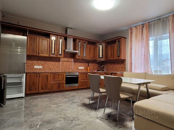 Продажа дома, 250 м², с участком 10 соток