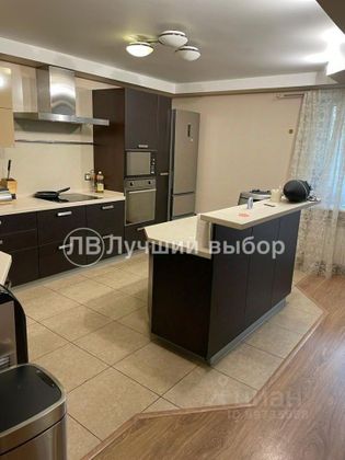 Продажа 4-комнатной квартиры 181,6 м², 2/9 этаж