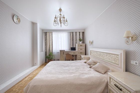 Продажа 2-комнатной квартиры 60 м², 2/18 этаж