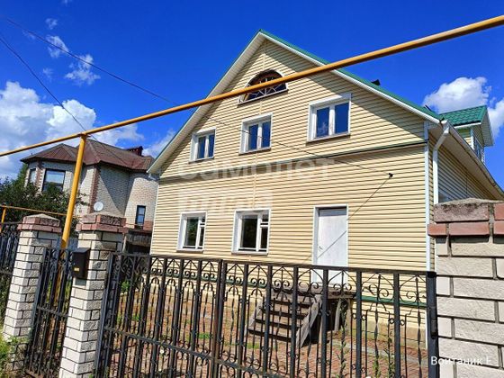 Продажа дома, 220 м², с участком 10,6 сотки