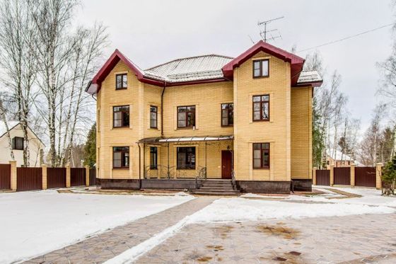 Продажа дома, 607 м², с участком 18 соток