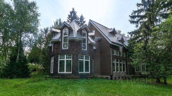 Продажа дома, 800 м², с участком 20 соток