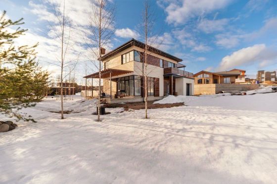 Продажа дома, 250 м², с участком 13 соток