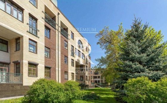 Продажа 4-комнатной квартиры 132 м², 2/5 этаж