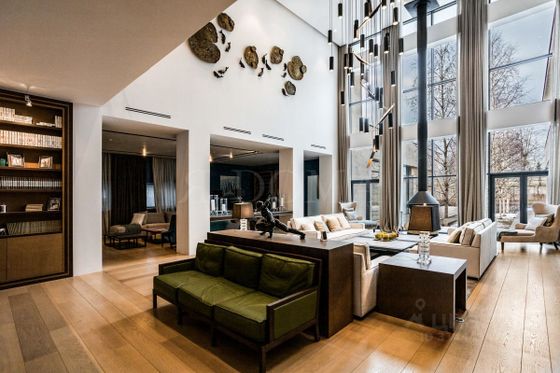 Продажа дома, 1 508 м², с участком 50 соток