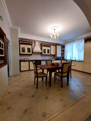 Продажа 3-комнатной квартиры 140 м², 1/8 этаж