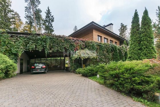 Продажа дома, 900 м², с участком 44 сотки