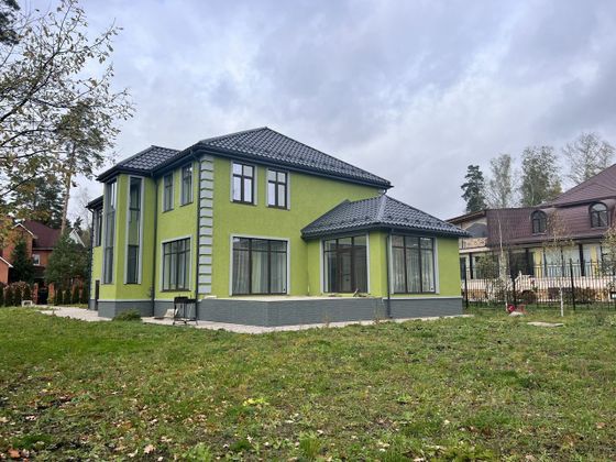 Продажа дома, 600 м², с участком 15 соток