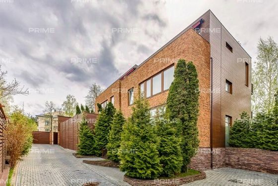 Продажа дома, 300 м², с участком 3 сотки