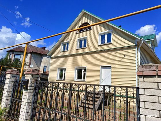 Продажа дома, 220 м², с участком 10 соток