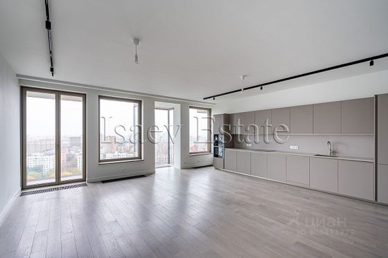 Продажа 3-комнатной квартиры 182,3 м², 17/21 этаж