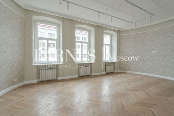 Продажа 3-комнатной квартиры 140 м², 4/6 этаж