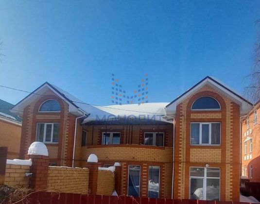 Продажа дома, 300 м², с участком 6 соток