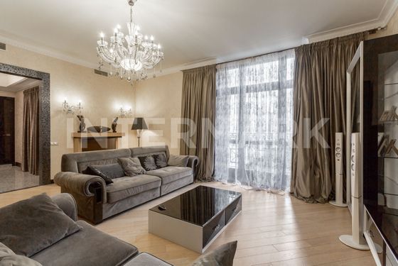 Продажа 4-комнатной квартиры 185 м², 2/10 этаж