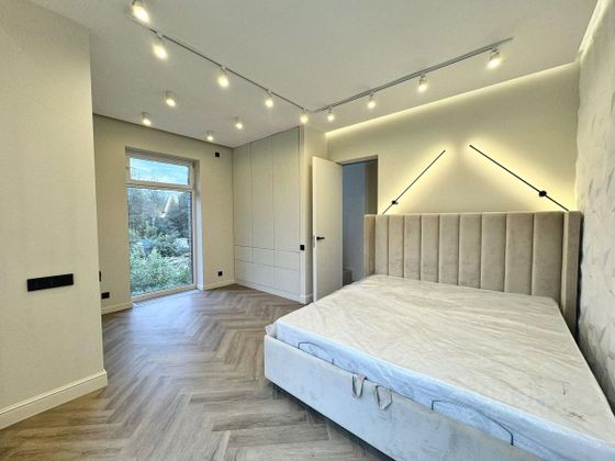 Аренда дома, 180 м², с участком 3 сотки