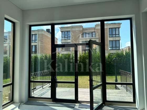 Продажа 3-комнатной квартиры 229 м², 1/3 этаж