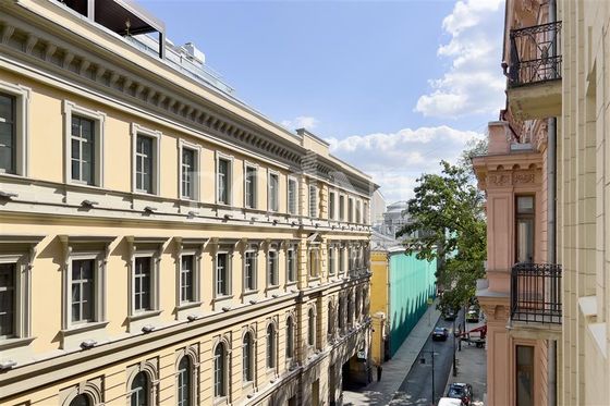 Продажа 4-комнатной квартиры 214 м², 4/6 этаж