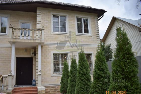 Продажа дома, 250 м², с участком 8 соток