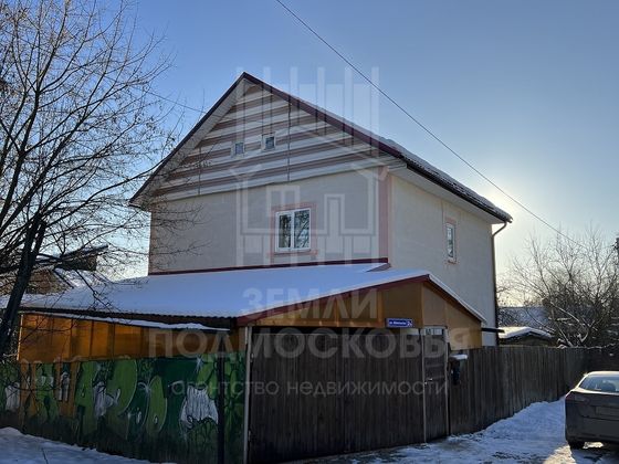 Продажа дома, 180 м², с участком 6 соток