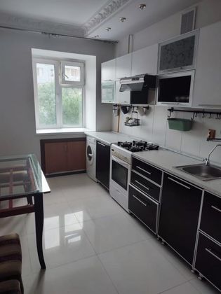 Продажа 3-комнатной квартиры 72 м², 2/4 этаж