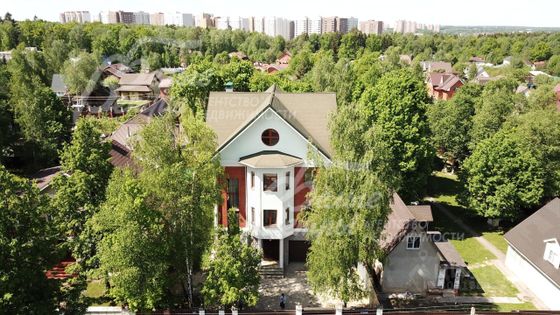 Аренда дома, 460 м², с участком 8 соток