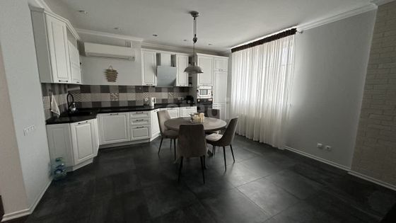 Продажа 3-комнатной квартиры 144 м², 3/4 этаж