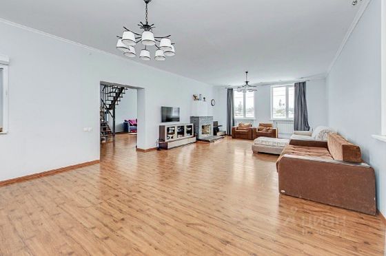 Продажа дома, 350 м², с участком 13,5 сотки