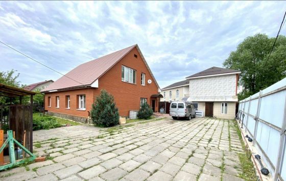 Аренда дома, 260 м², с участком 5 соток